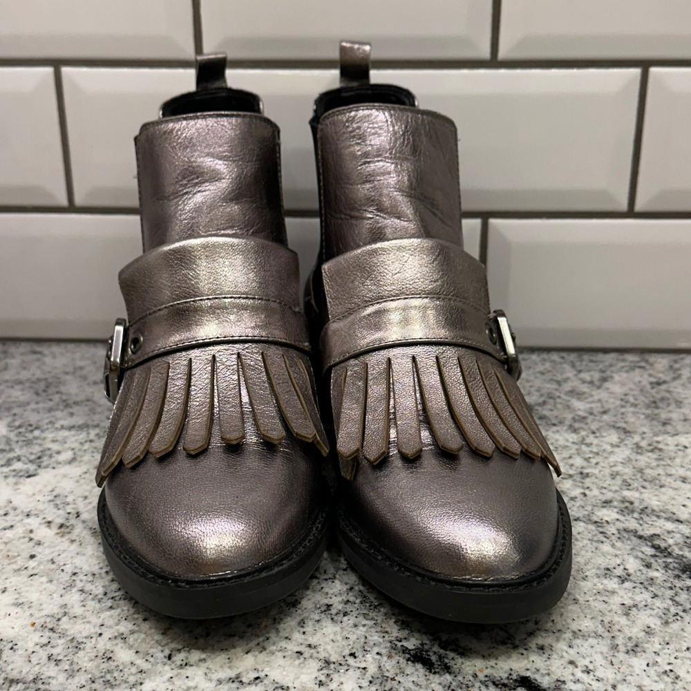 Marc Fisher Womens 7.5 Ankle Boots Pewter Metallic Kiltie Fringe Monk Strap Moto - Picture 2 of 8